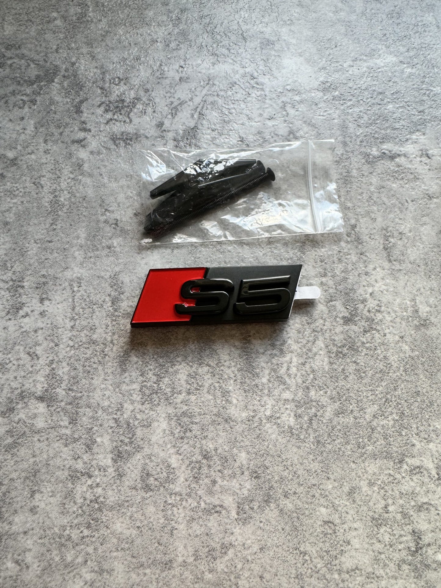 S5 HONEYCOMB GRILL BADGE