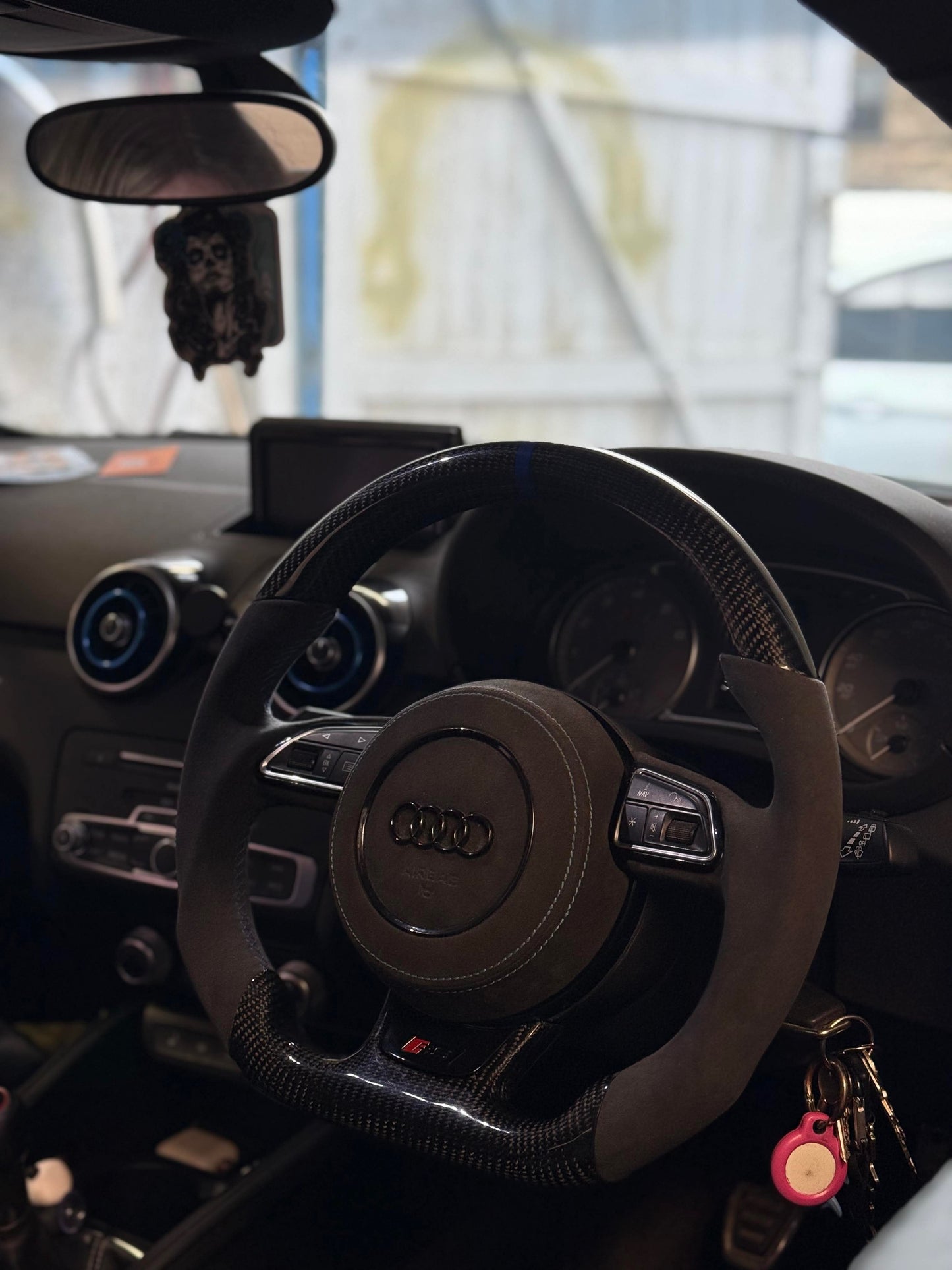 S1 CARBON FIBRE STEERING WHEEL